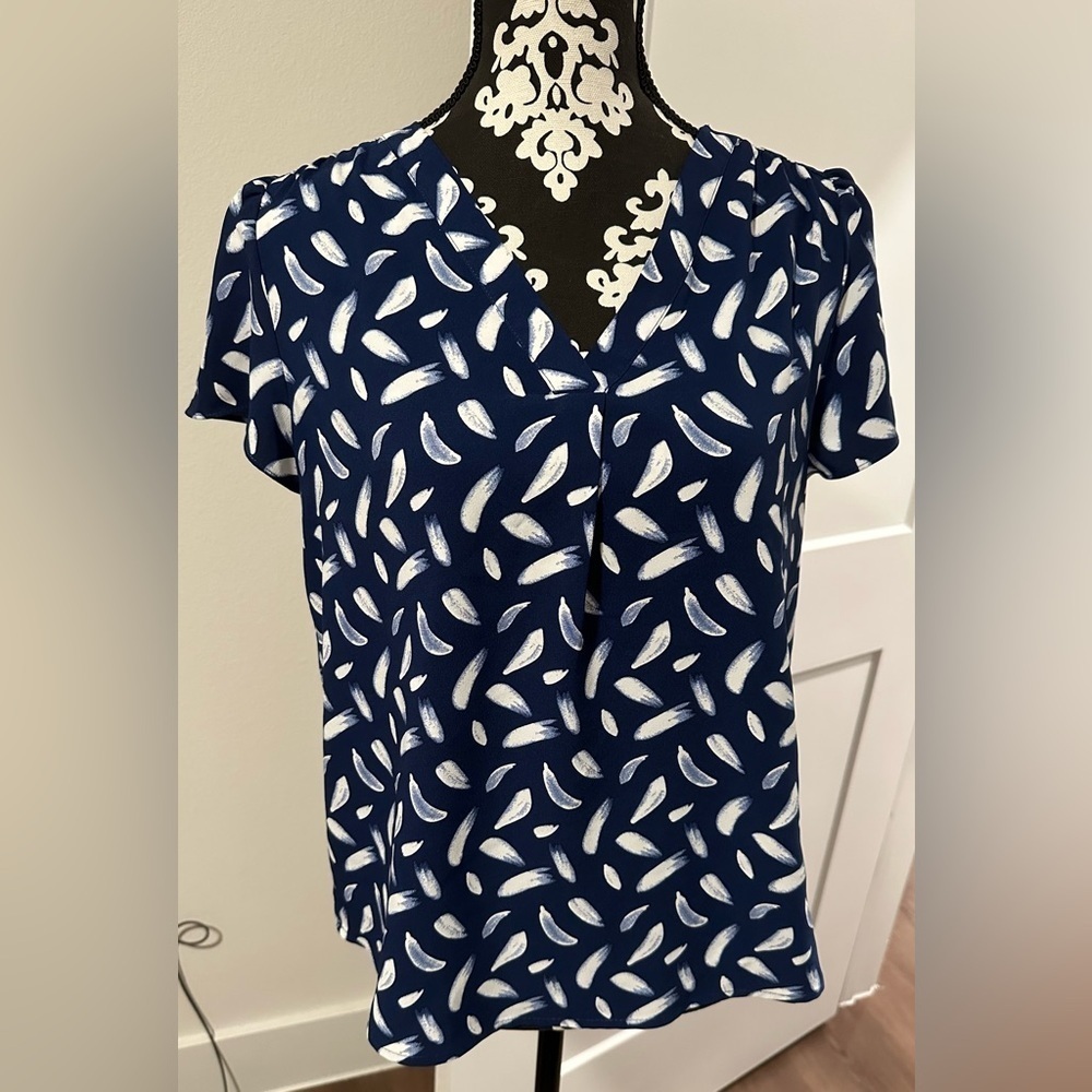 HILARY RADLEY Blue Brush Stroke Print Blouse Top Short Sleeve V-Neck SMALL - Picture 1 of 8